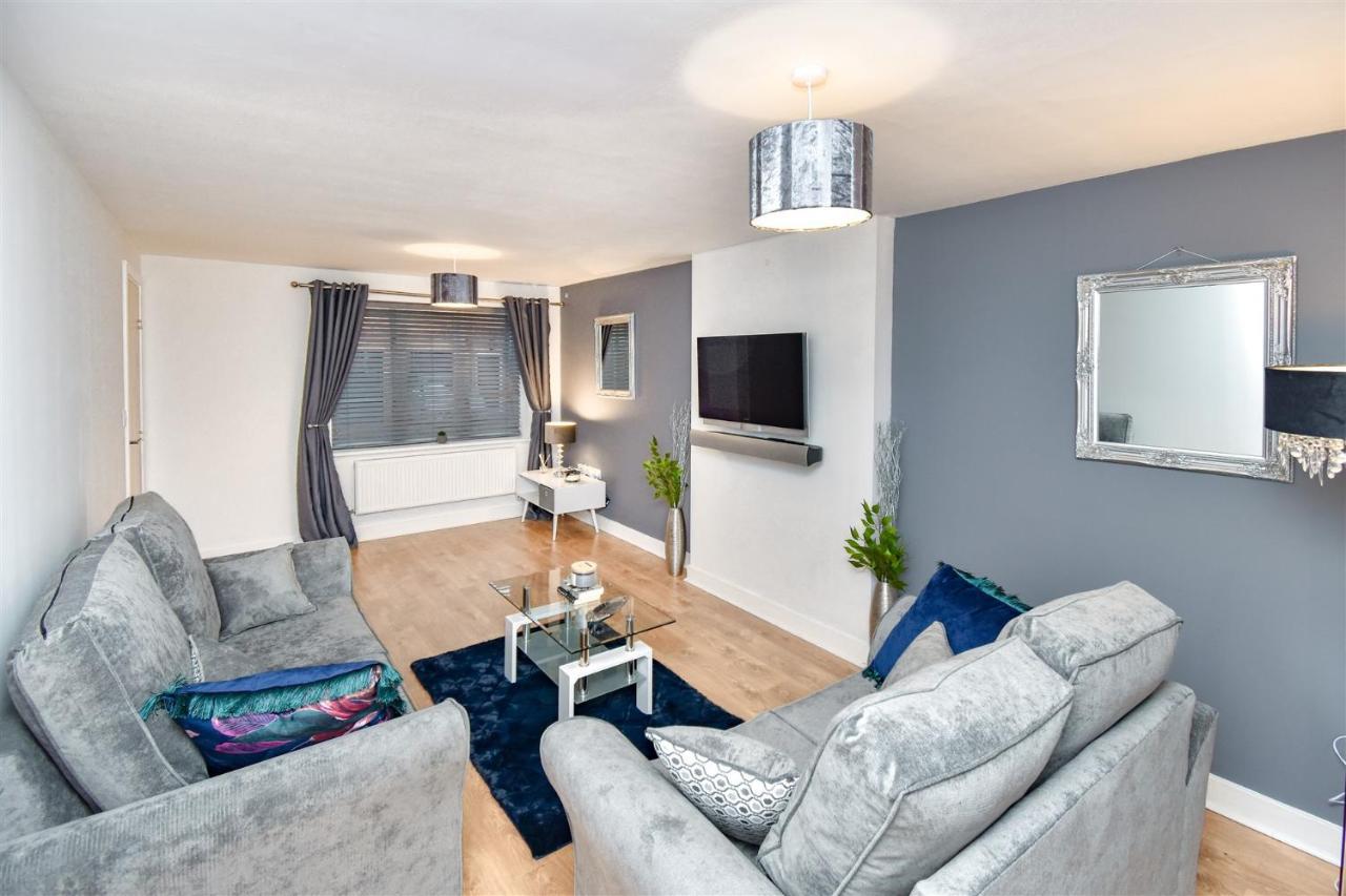 Foxley Place: Mk City House For Large Groups Milton Keynes Eksteriør bilde
